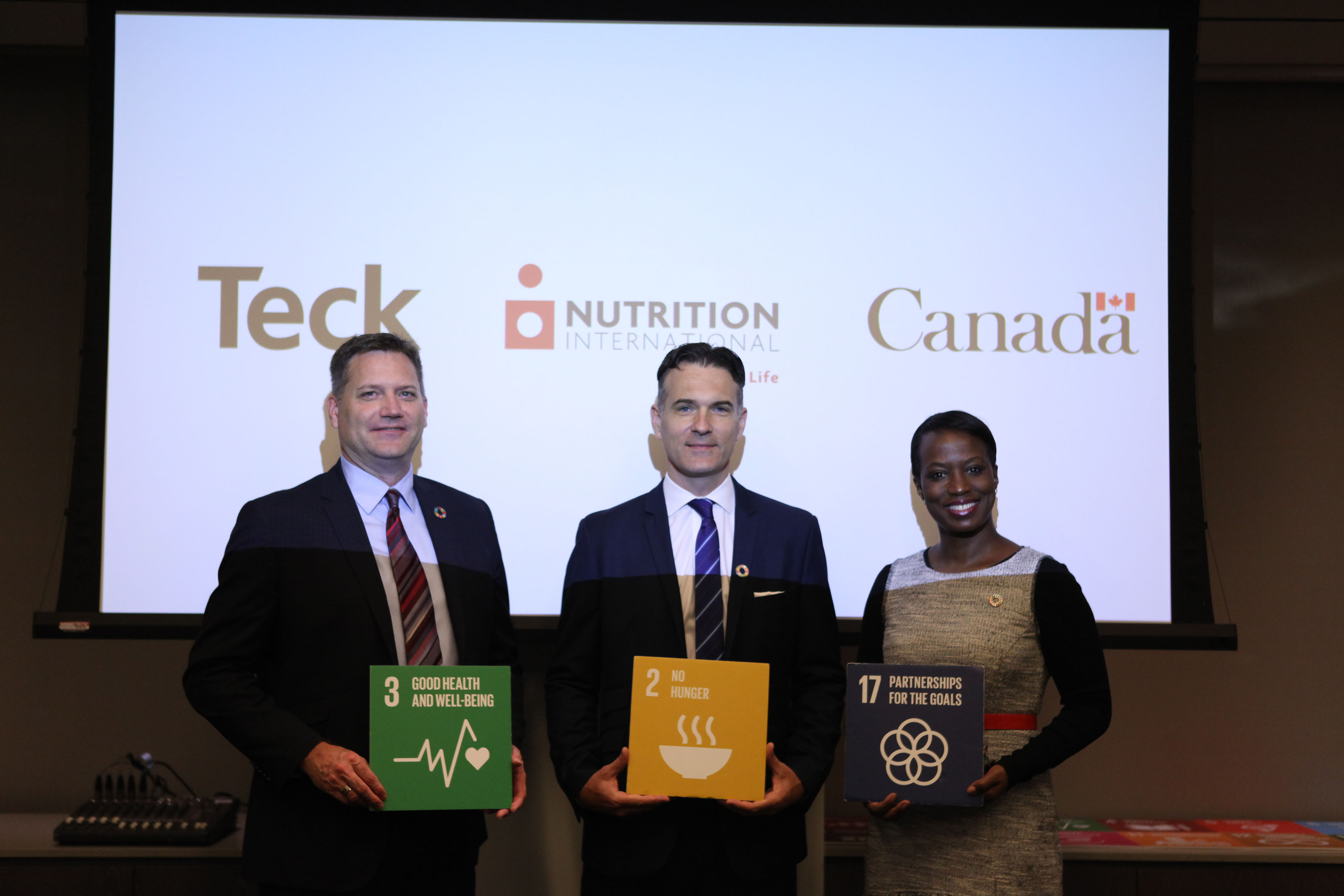 Mark Edwards, Vice President of Community and Government Relations, Teck, Celina Caesar-Chavannes, Parliamentary Secretary to the Minister of International Development, and Joel Spicer, President and CEO, Nutrition International (from left to right) at the official partnership announcement held at the Global Compact Network Canada SDG Awards in Toronto