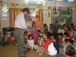 Dr. Noor Khan working with school children to raise awareness on USI
