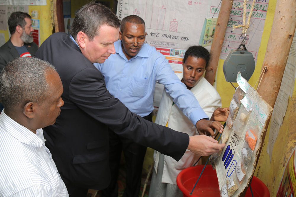 Ministrer Paradis tours Yewonchit health post in South Gondar, Ethiopia 2015