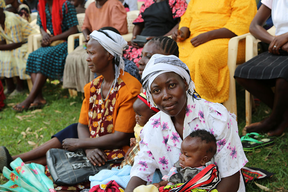 women-children-kenya-nutrition