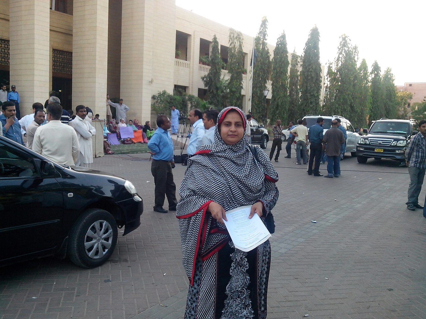 Nutrition International staff member Fatima Saad standing in front of a building in Pakistan